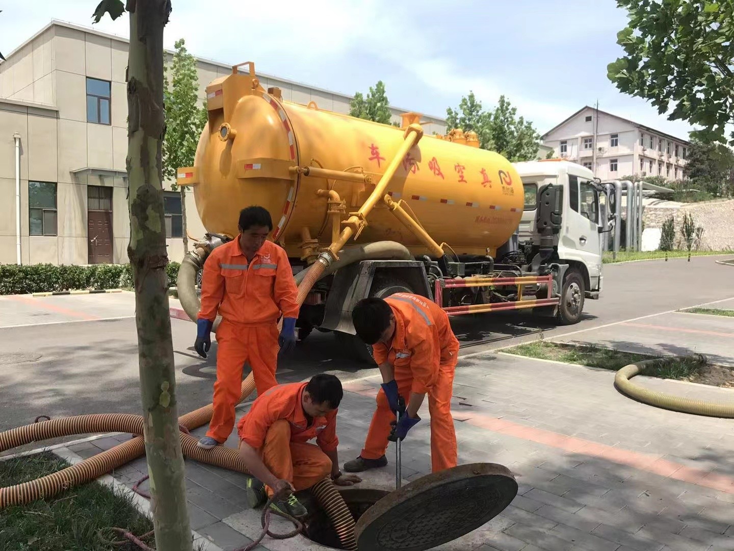 天元化粪池清理与5-8吨吸粪车施工效率分析